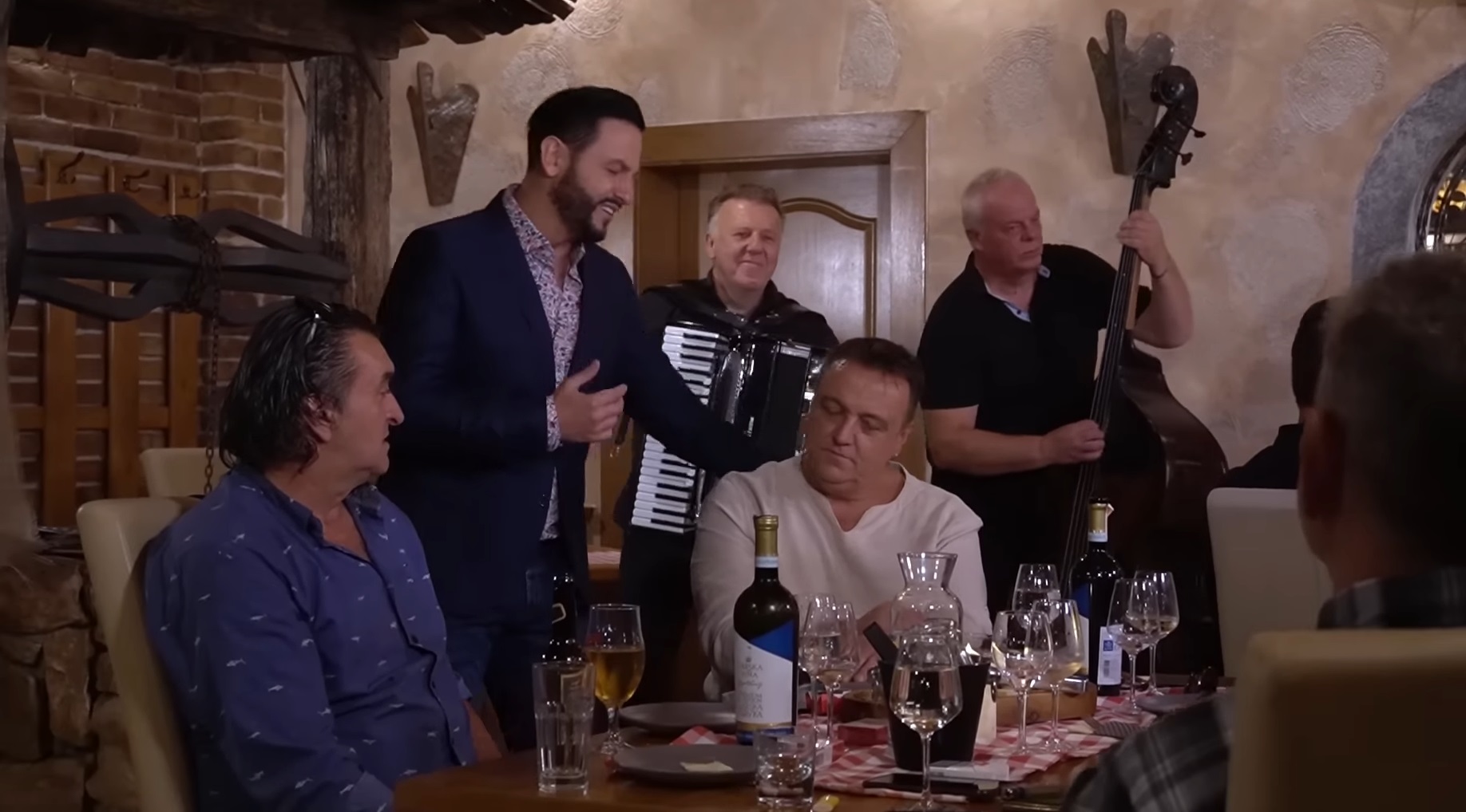 Pjesma – Kafanska Priča