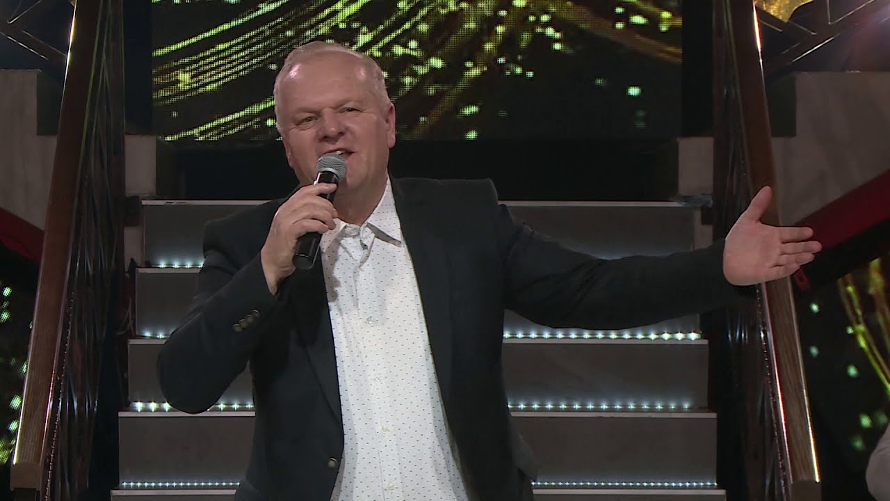 ENES KARIĆ – Ljubavna vatra – FESTIVAL NARODNE MUZIKE BIHAĆ 2020 – YouTube